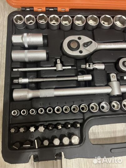 Набор инструментов для автомобиля