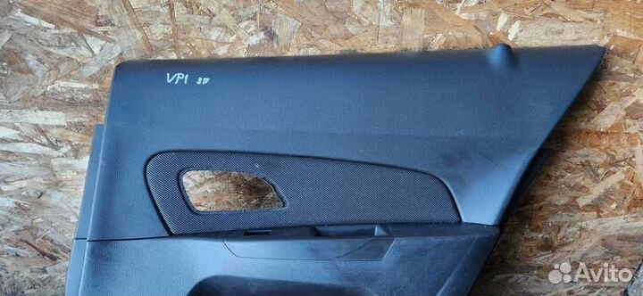 Обшивка двери задней правой Chevrolet Cruze 2009