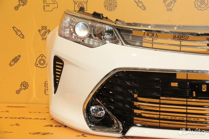 Бампер передний Белый в сборе Toyota Camry 14 - 17