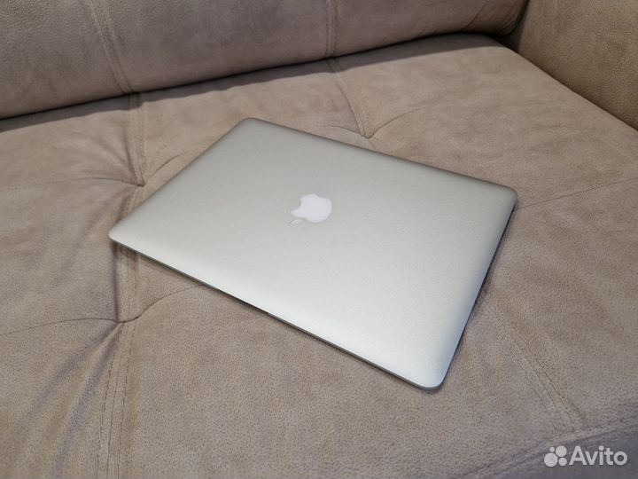 Macbook Air 13 (intel core i5, 8 GB озу)