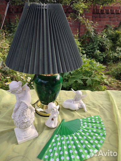 Лампы с абажуром, две из трёх сенсорные