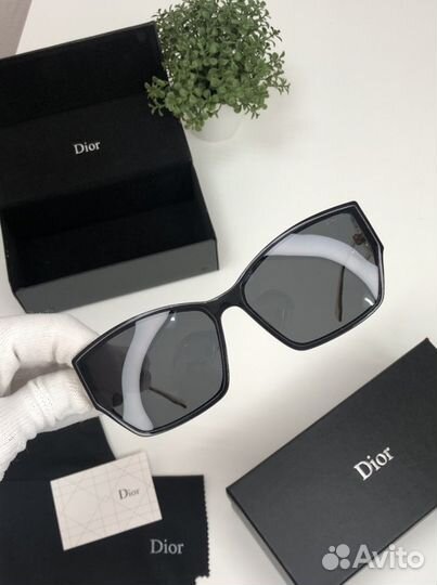 Очки солнцезащитные женские Dior