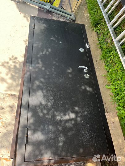 Дверь входная металлическая