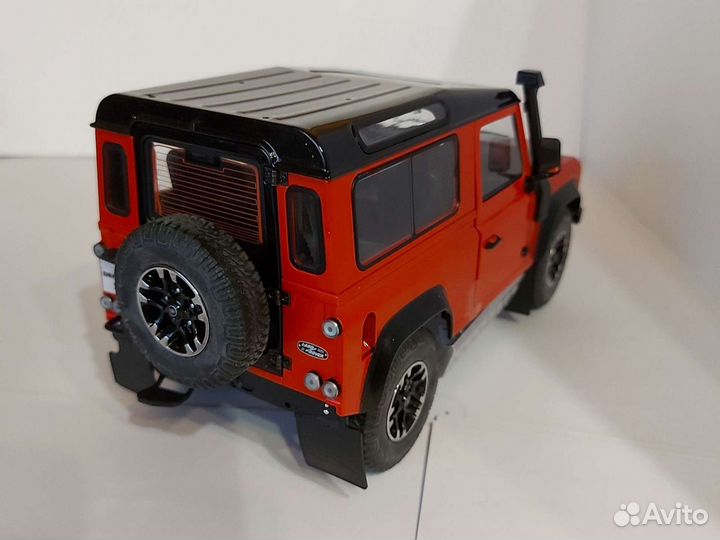 Land Rover Defender 90 Adventure 1:18 Kyosho