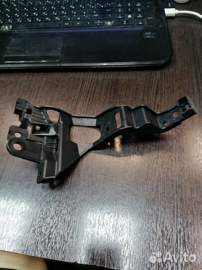 Кронштейн решетки радиатора honda