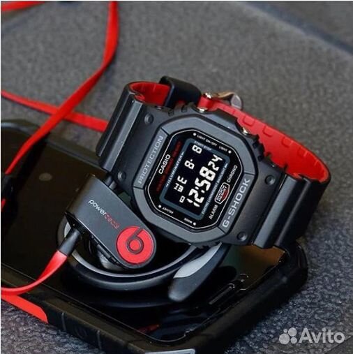 Наручные часы Casio G-shock DW-5600UHR-1