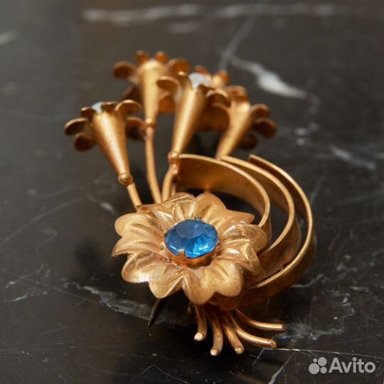 Брошь цветок с голубым камнем и 5 лилиями