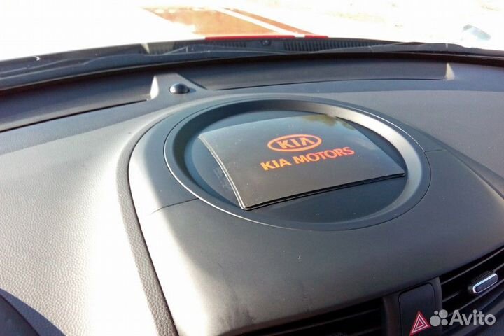 Силиконовый коврик на торпедо KIA #1