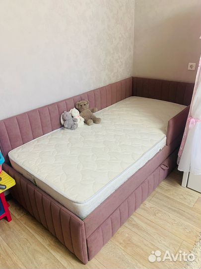 Детская / подростковая угловая мягкая кровать