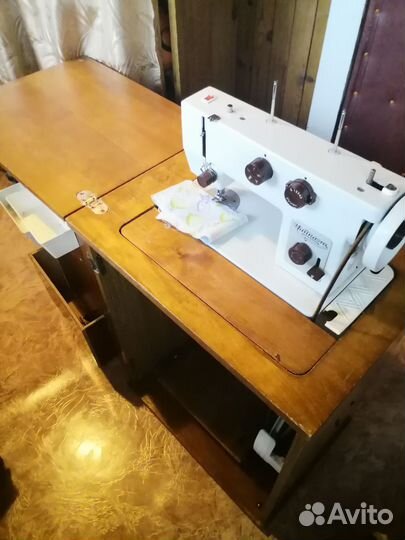 Швейная машина Чайка 143