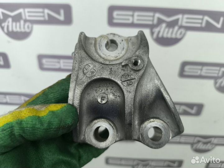 Кронштейн опоры двигателя Honda Civic FD3 LDA LDA2