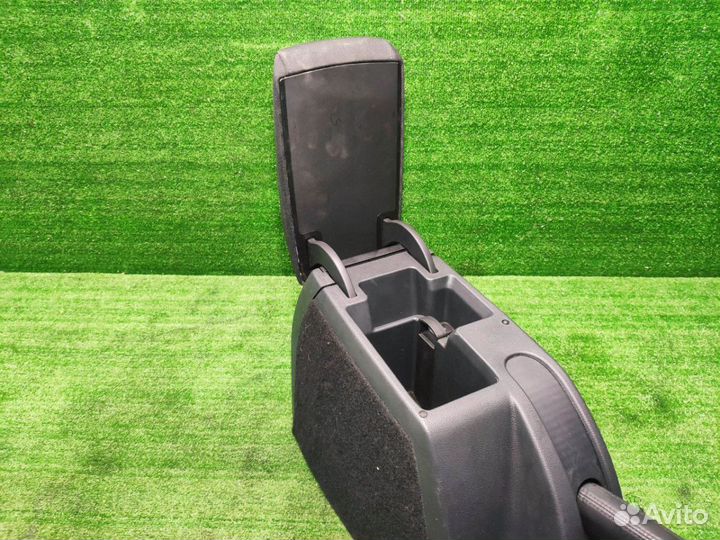 Подлокотник (бардачок) Skoda Octavia A5