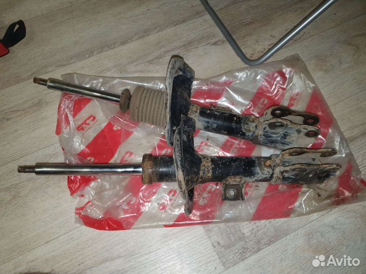 Стойки Kayaba 339118 Lancer X