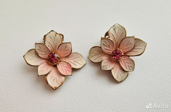 Винтажные клипсы цветы, чехословакия