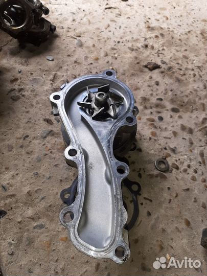 Помпа Ниссан 1.8