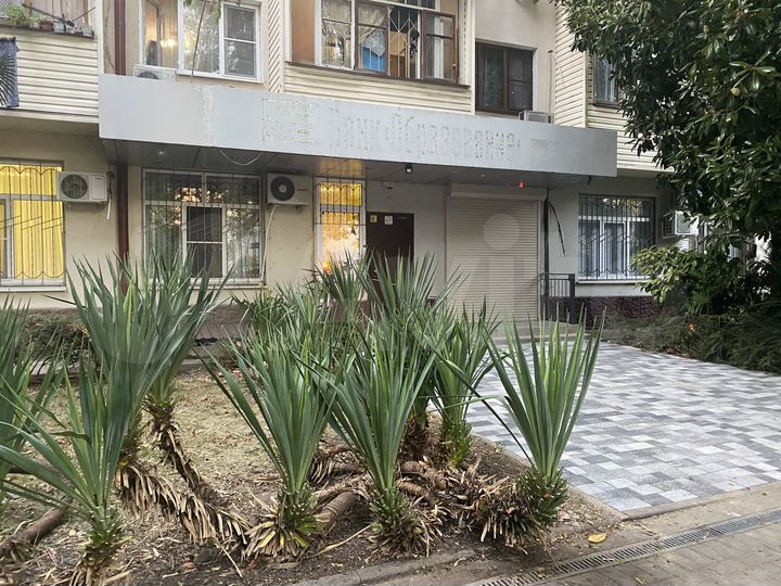 Торговая площадь или офис с парковкой, 70 м²