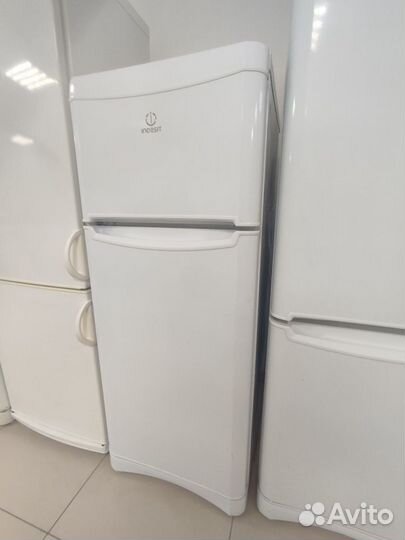 Холодильник Indesit, 145 см, отличное состояние