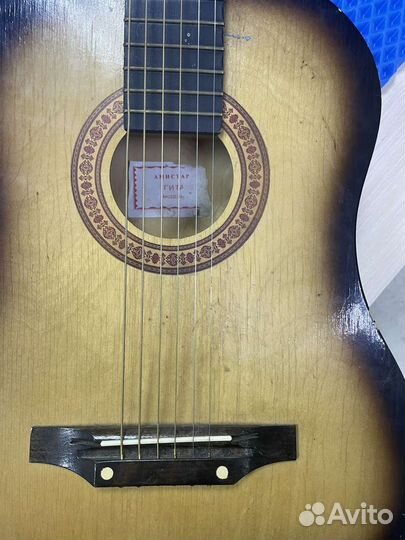 А) Гитара Амистар (42750)