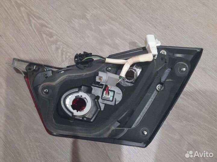 Продам оригинал задний фонарь лев toyota camry V55