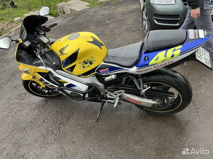 Honda CBR F4i