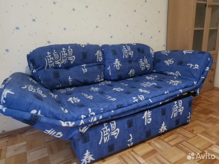 Компактный красивый диван, спальное место