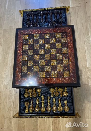 Шахматы из янтаря