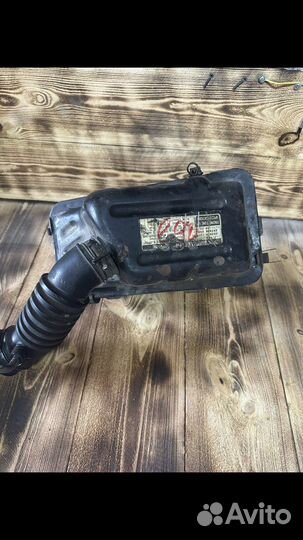 Корпус воздушного фильтра toyota corolla e90