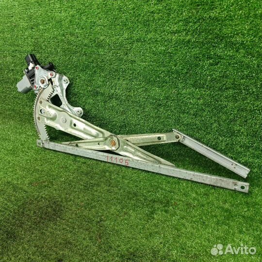 Моторчик стеклоподъемника передний правый 5713A260