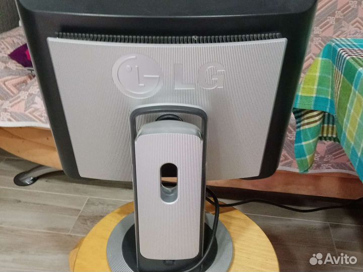 Монитор LG flatron L1730B