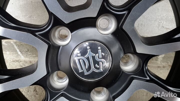 Литой диск R17 новый