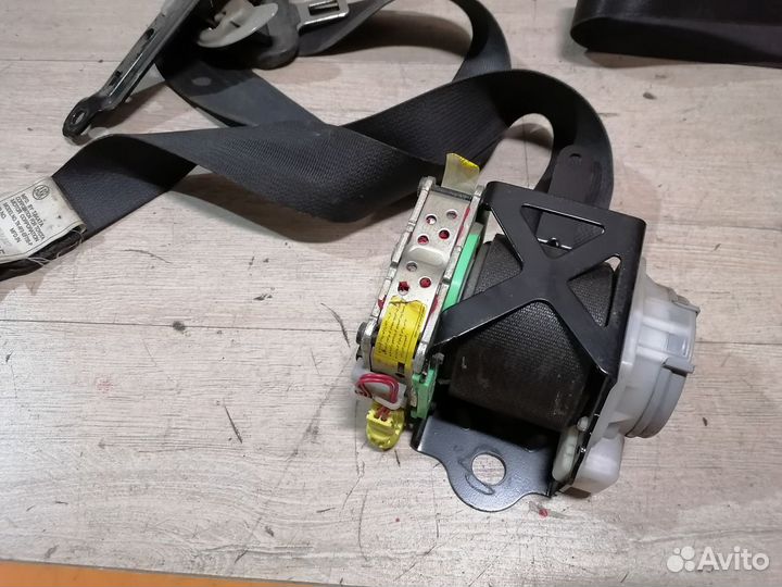 Ремень безопасности замок Toyota Corolla 150