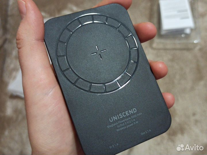 Внешний аккумулятор с беспроводной зарядкой 5000мА