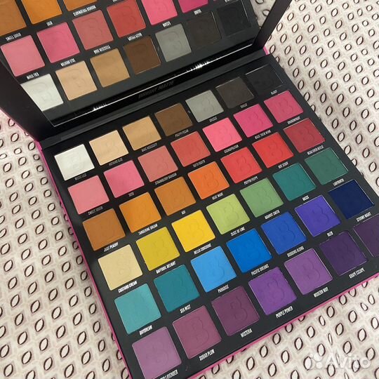 Палетка теней beauty bay bright matte