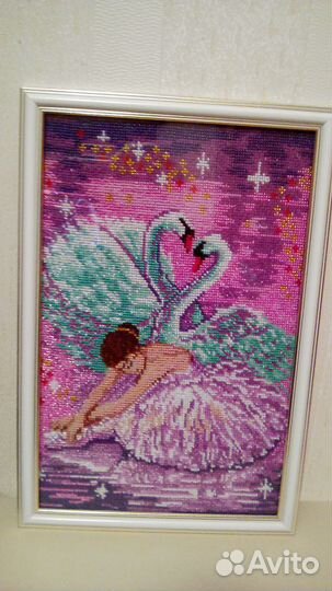 Картина бисером ручной работы Балерина и лебеди