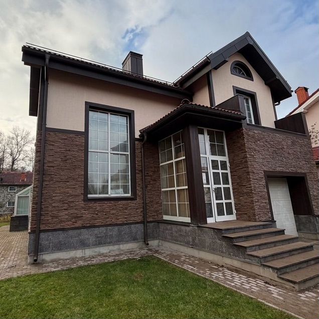 Дом 370 м² на участке 7 сот.