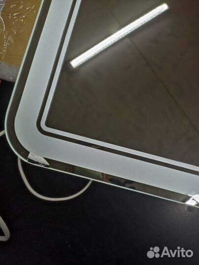 Зеркало с подсветкой для ванной