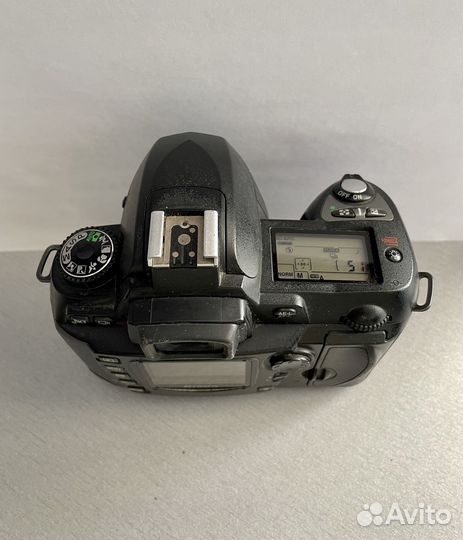 Цифровой зеркальный фотоаппарат Nikon D70