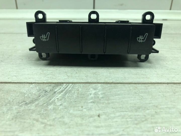 Кнопка обогрева сидений Mercedes-Benz A-Class