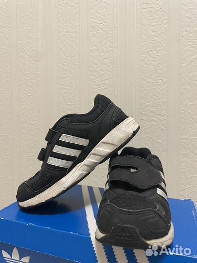 Кроссовки adidas