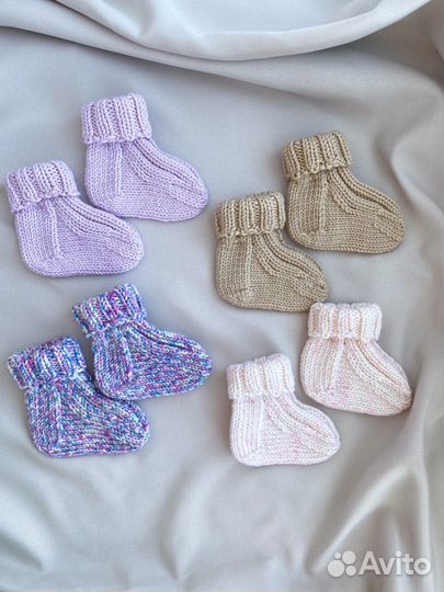 Вязанные носочки для новорожденного