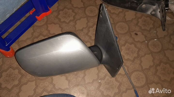 Зеркала toyota ist