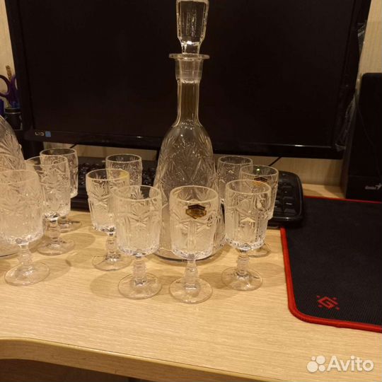 Графин с рюмками хрустальные