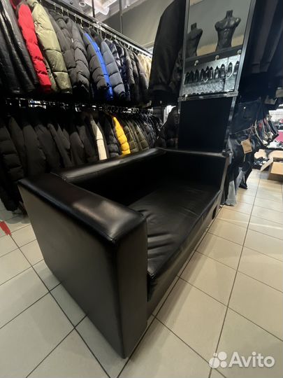 Кожаный диван