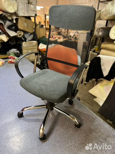 Офисное кресло