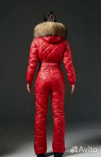 Горнолыжный костюм женский. Зимний комбинезон