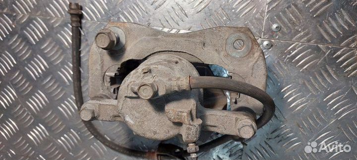 Суппорт тормозной передний левый Toyota Rav4 2azfe