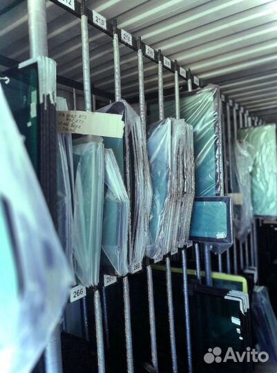 Caterpillar 428e/432e/444e Стекло левое цельное