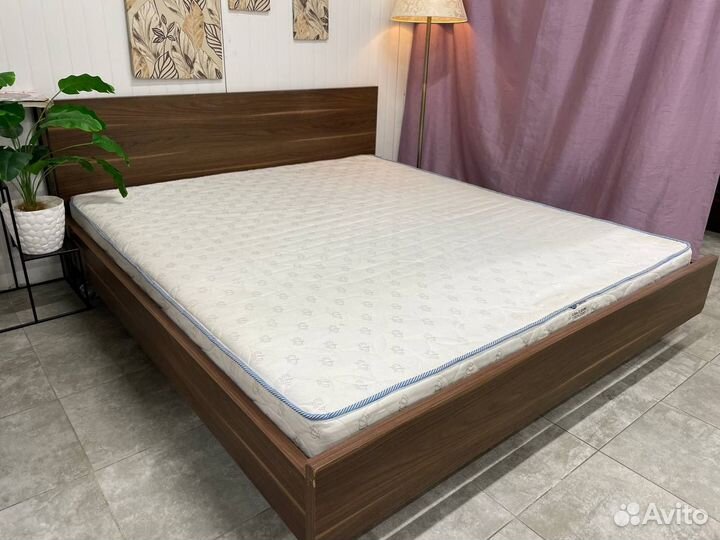 Кровать двухспальная 180х200