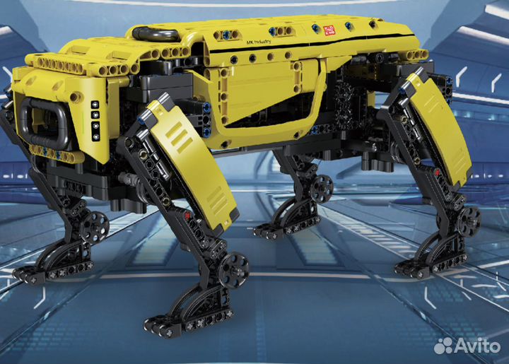 Конструктор Желтый робот Dynamics на р/у 936 дет