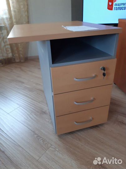 Тумба приставная, подставка под орг.технику